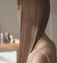 Girl applying Deserticola Hair Oil Serum